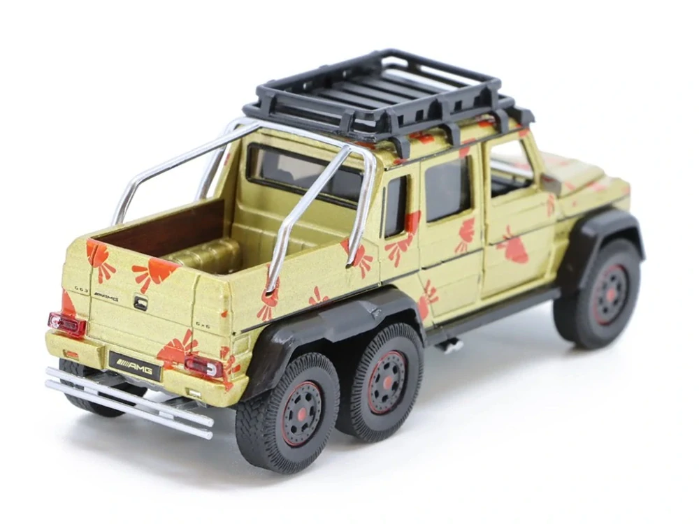 Mercedes-Benz G63 AMG 6x6 with Rabbit Family 1:64 Era Car